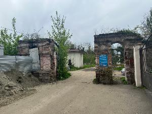 ГК «БЭЛ Девелопмент» реконструирует въездные ворота XIX в. Всесвятского кладбища в Краснодаре