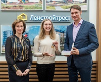 ГК «Ленстройтрест» вручила ключи от квартиры синхронистке Светлане Колесниченко